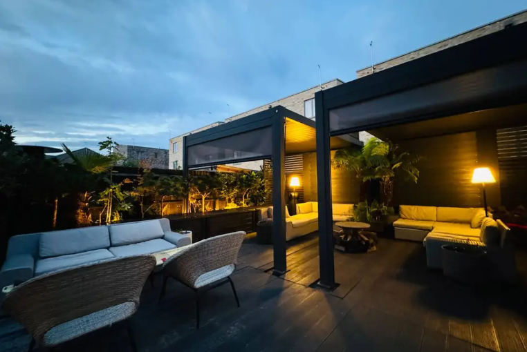 A unique luxury designer house in the heart of the City