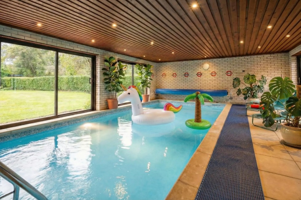 A spectacular 5 bed house with private pool and cinema room